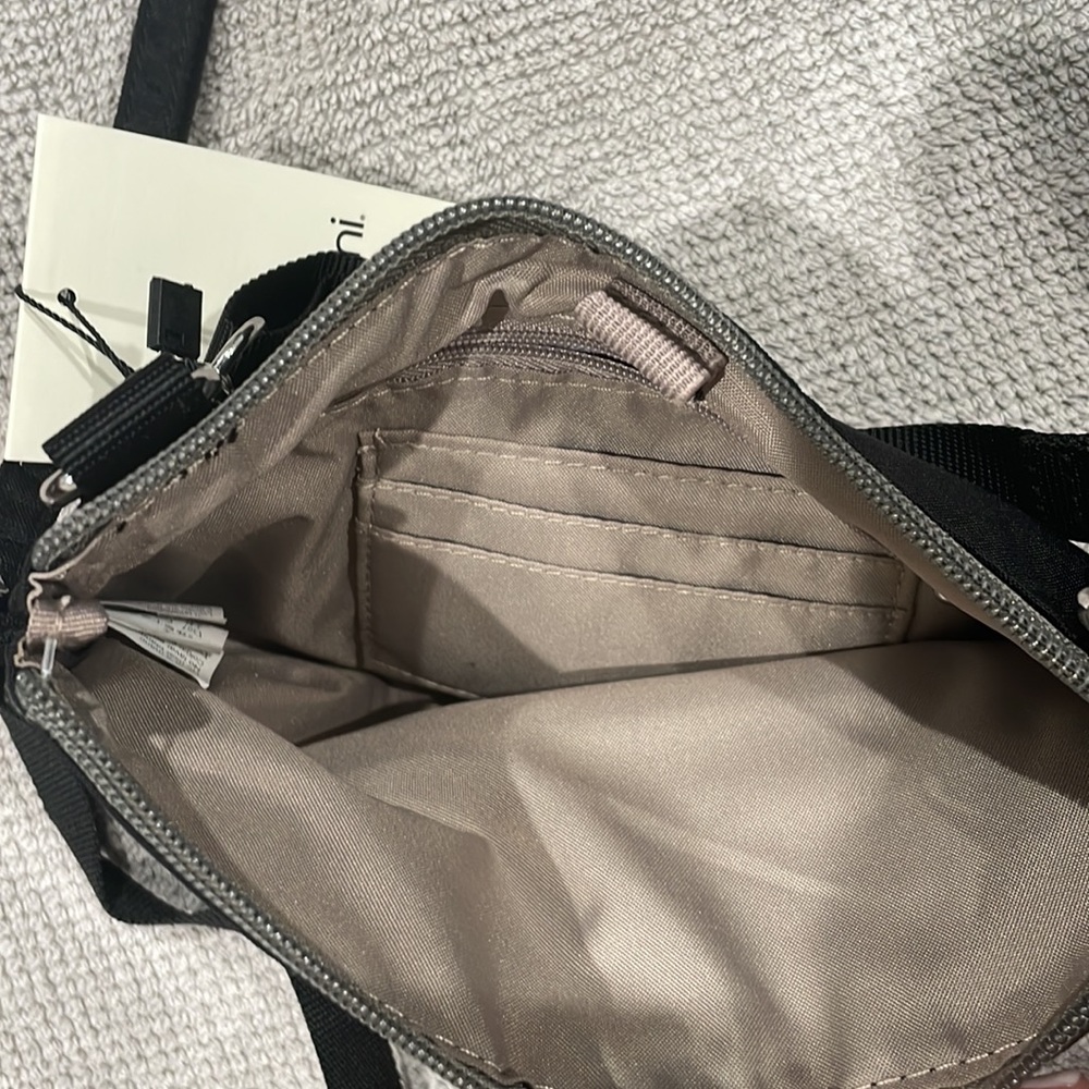 Baggallini- multiple option black bag. Cross body, over shoulder or wristlet. - Picture 6 of 10